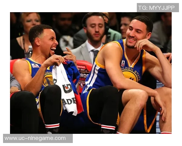 库里穿安踏克莱11代圣诞配色致敬兄弟情深水花重聚 库里穿安踏克莱11代圣诞配色致敬兄弟情深水花重聚